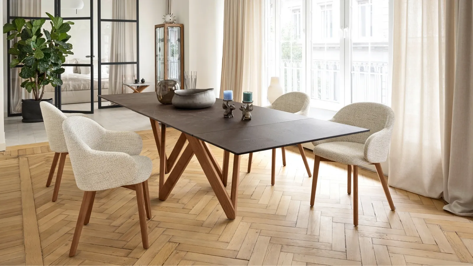 Sedia Holly Fab in tessuto e legno massello di Calligaris