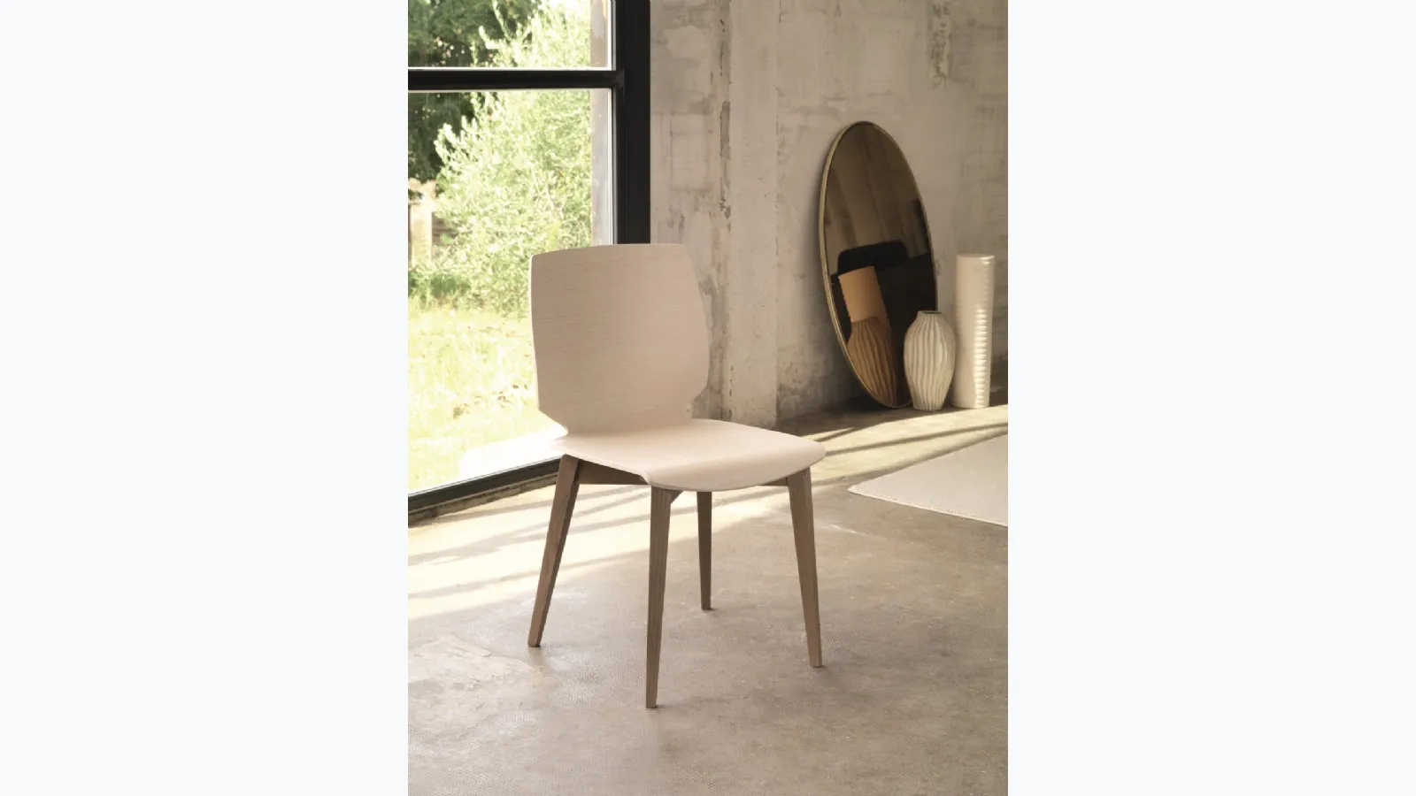 Sedia Shell S149 in legno laccato Bianco con gambe in Frassino di Friulsedie