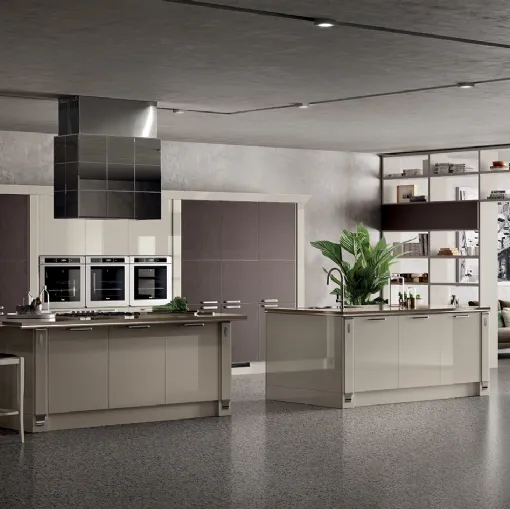 Cucina Classica Exclusiva in laccato lucido Tortora di Scavolini