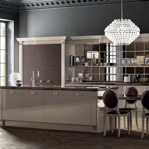 Cucina Classica Exclusiva in laccato lucido Visone di Scavolini